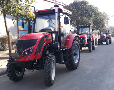 坐室四轮拖拉机