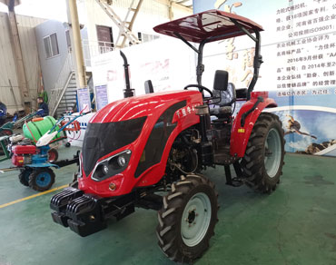 带遮阳板四轮拖拉机